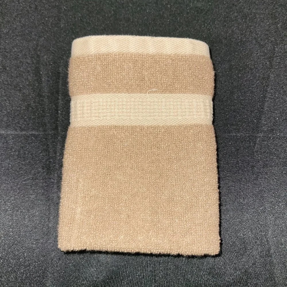 2pc Beige Wash Cloths.